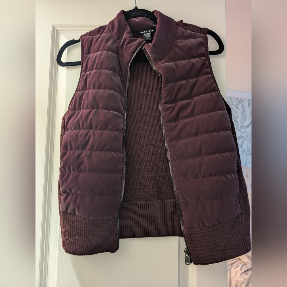 Athleta Vest deep plum size Small
